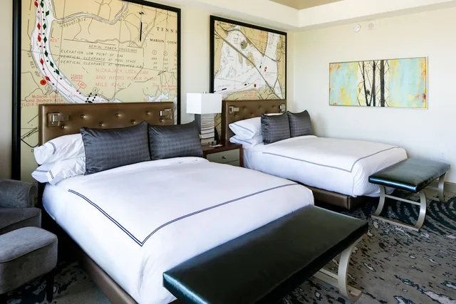 غرفة كلاسيكية بسريرين كوين، The Tennessean Personal Luxury Hotel 1/3