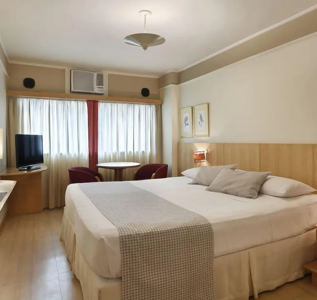 غرفة فاخرة بسرير كينج بحوض استحمام، Mirasol Copacabana Hotel 2/10