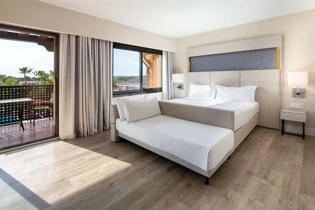 غرفة ديلوكس بسرير كينج لذوي الإعاقة، DoubleTree by Hilton Islantilla Beach Golf Resort 1/2
