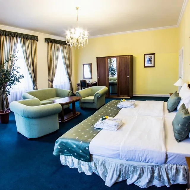 Family Suite, King Bed, Castle View، Hotel Dvorak 4/7