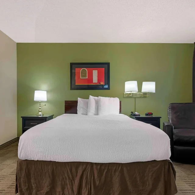جناح بسرير كينج بمطبخ لذوي الإعاقة، Studio 6 Extended Stay Sacramento Arden Way CA 1/10