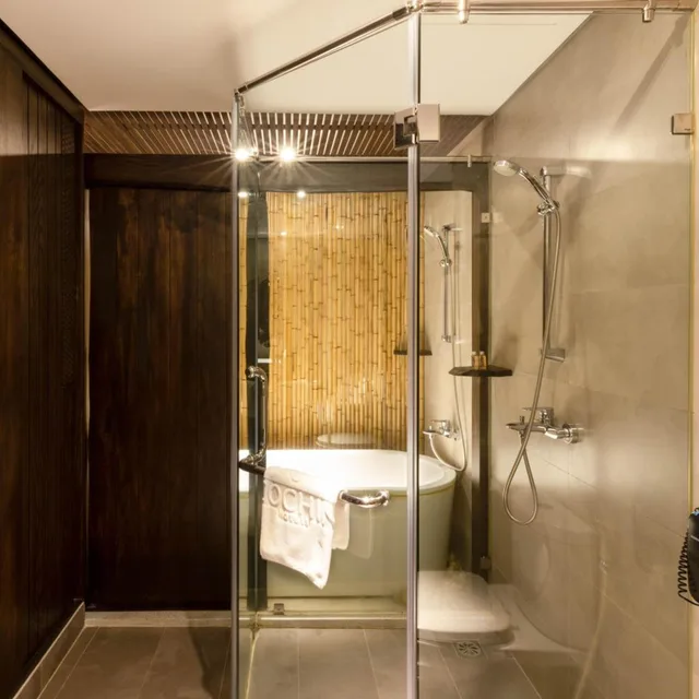 جناح سيغنتشر، Cochin Zen Hotel 6/9