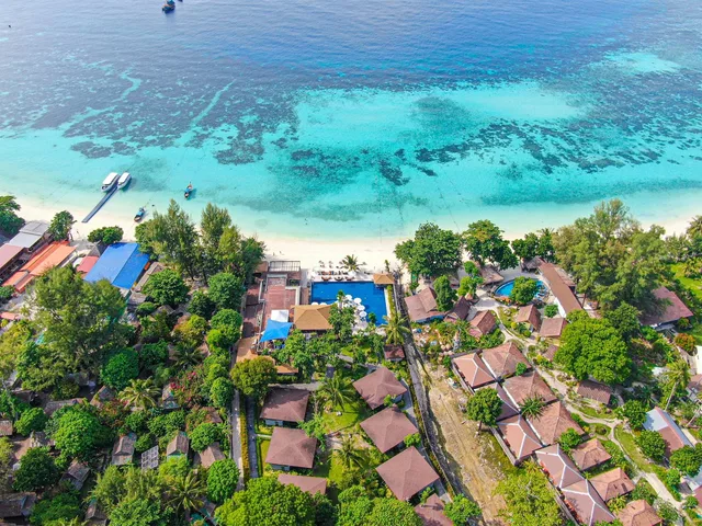Superior Pool Access، Akira Lipe Resort 1/1