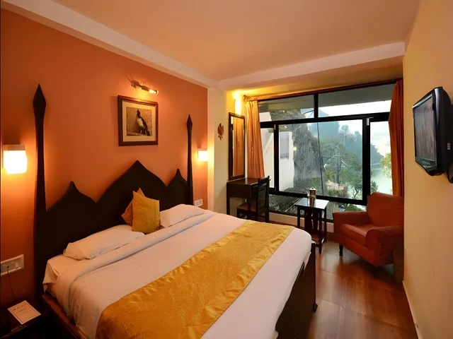 Deluxe, Lake View, Himalaya 2/3
