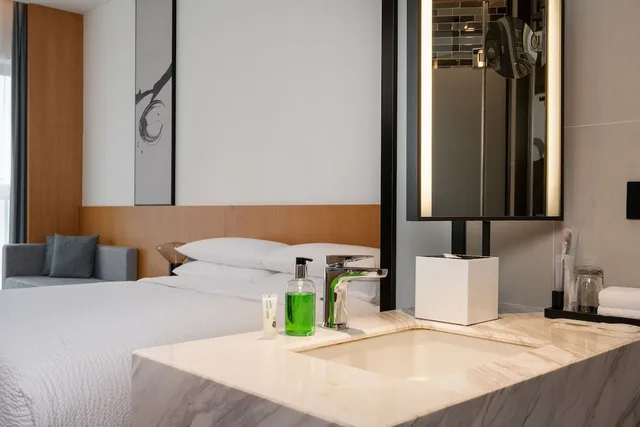 Executive, King Bed, Fairfield by Marriott Zhuhai Xiangzhou 2/6