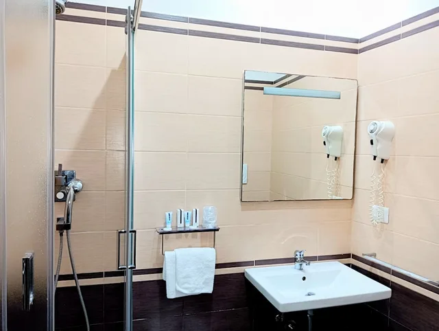 غرفة بسرير كوين بشرفة، Hotel Riviera Fiumicino 8/9