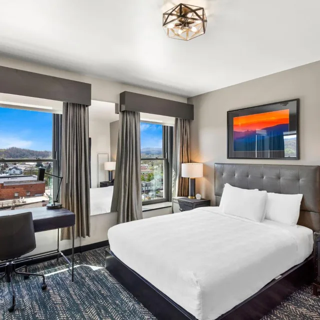 غرفة بسرير كينج وسرير كوين، Tygart Hotel, Ascend Hotel Collection Elkins WV 1/1