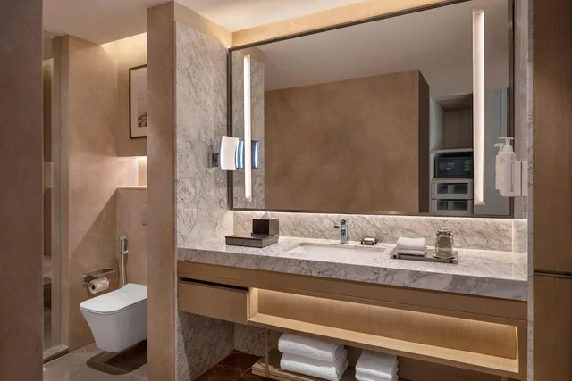 Executive, King Bed, Hill View, Navi Mumbai Marriott Hotel 6/8