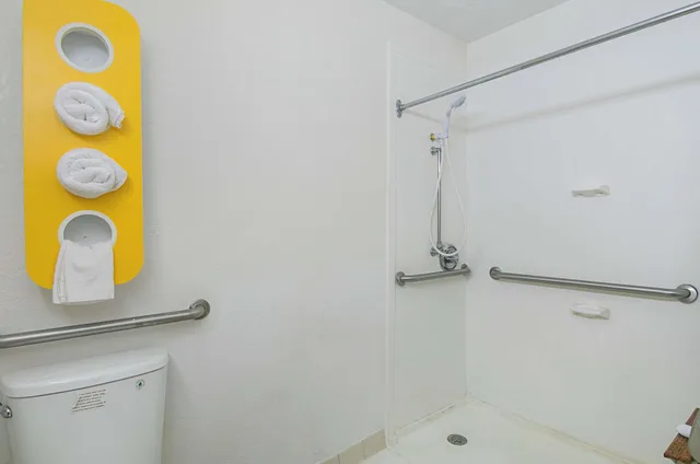 غرفة قياسية بسريرين مزدوجين لذوي الإعاقة، Motel6 Conyers, GA 9/9