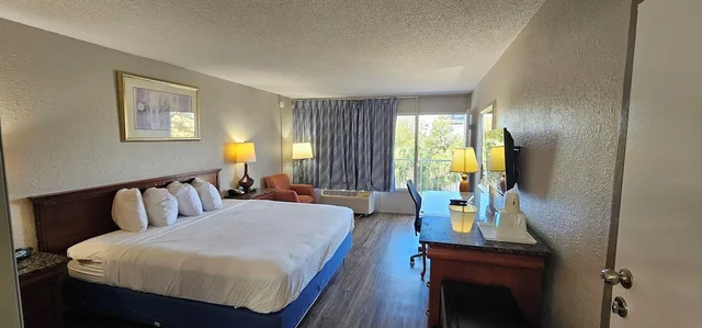 غرفة قياسية بسرير كينج، Days Inn By Wyndham Orlando Downtown 6/10