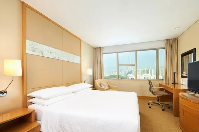 Executive, King Bed, Four Points By Sheraton 4/6