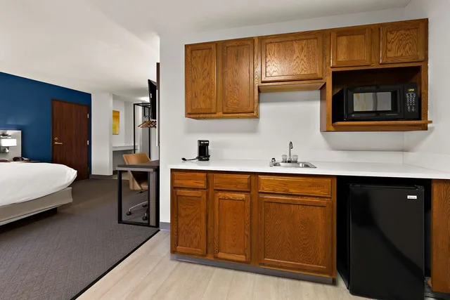 Efficiency, Suite, King Bed، Comfort Inn & Suites Fremont 3/4