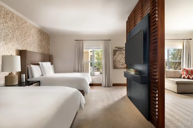 Fairmont Gold, Junior Suite, Queen Bed, Balcony or Patio, Bathtub، Fairmont Scottsdale Princess 3/3