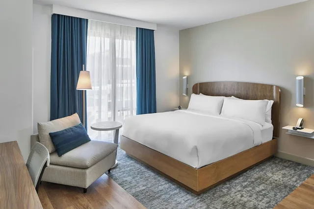 غرفة قياسية بسرير كينج لذوي الإعاقة، Element Atlanta Perimeter Center 1/2