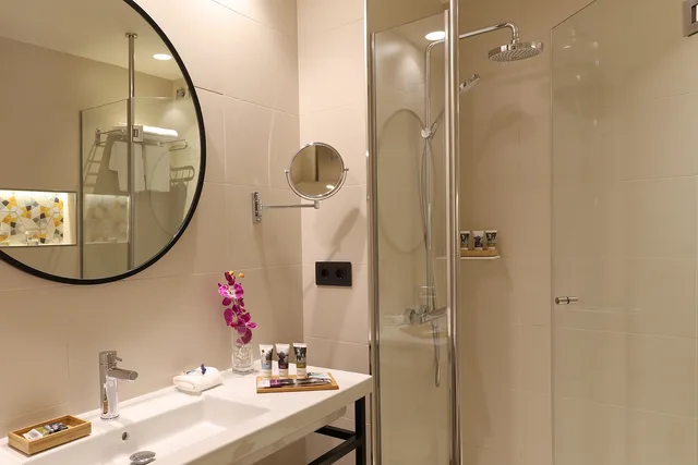 Standard, Double or Twin Bed, Motel One Madrid Plaza de Espana (ex. Mercure Madrid) 1/2