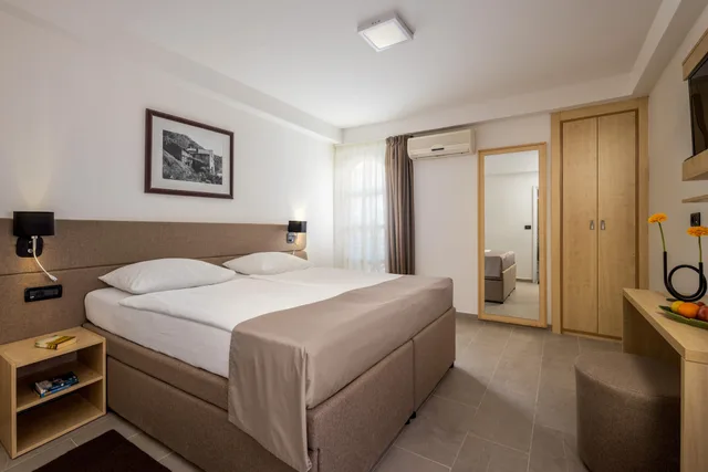 غرفة قياسية بإطلالة على المتنزه، DELFIN HOTEL 1/4
