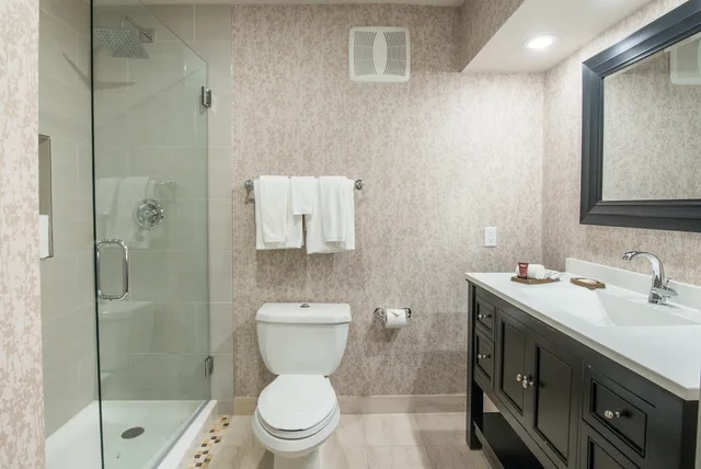 غرفة قياسية بسرير كوين، Creekside Inn Palo Alto 5/7