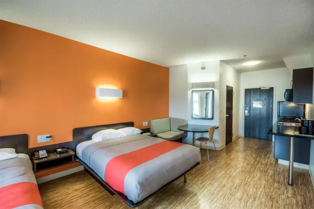 غرفة ديلوكس بسريرين كوين بمطبخ صغير، Motel6 Headingley, MB - Winnipeg West 4/10