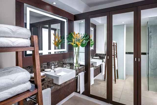 Room, King Bed, Sofa, Terrace, Yanuca Lagoon Wing، Shangri-La Yanuca Island 6/6