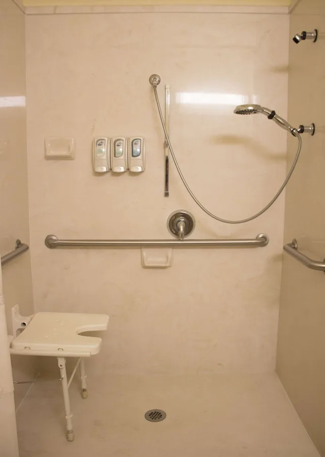 جناح بسريرين كوين مع أريكة بمطبخ لذوي الإعاقة، Best Western Plus San Antonio East Inn and Suites 7/7