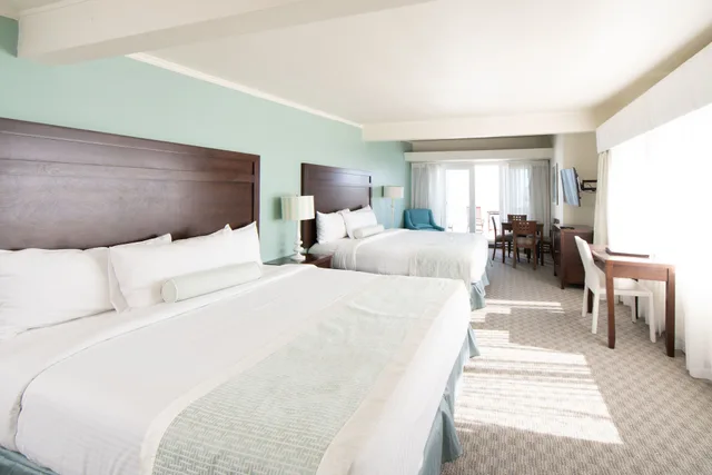 Junior Suite, 2 King Beds, Ocean Front، Capri Laguna Inn On the Beach 2/6