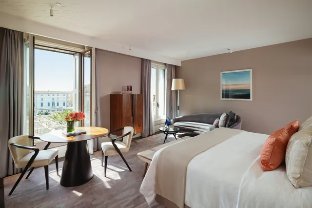 غرفة غراند بسرير كينج بإطلالة على القناة، The St. Regis Venice 1/3