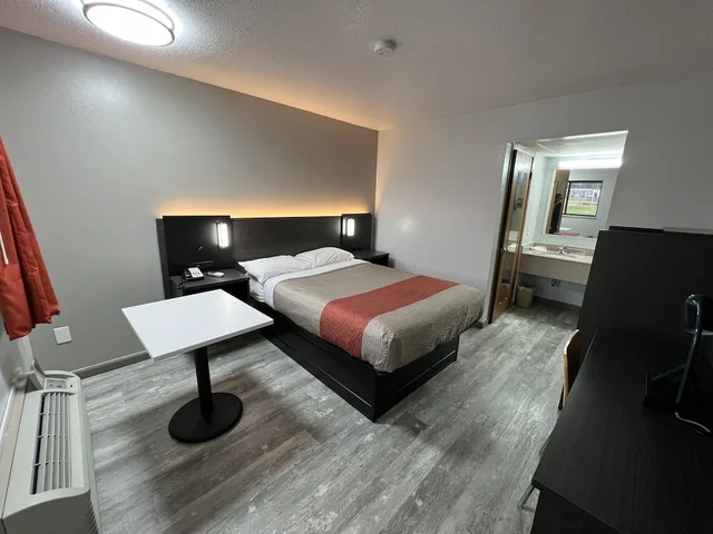 غرفة قياسية بسرير كينج، Motel6 Dyersburg, TN 4/10