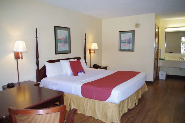 غرفة بسرير كينج، Americas Best Value Inn-Malvern 1/1