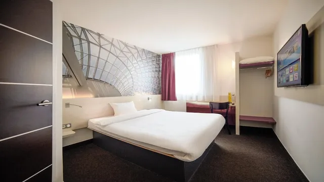 Standard, Queen Bed, B&B HOTEL Katowice Centrum 6/10