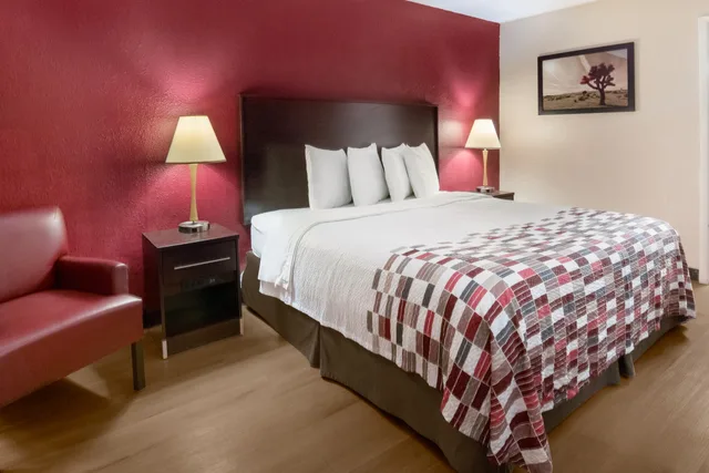 غرفة سوبيريور بسرير كينج، Sonesta Essential Ames 3/7