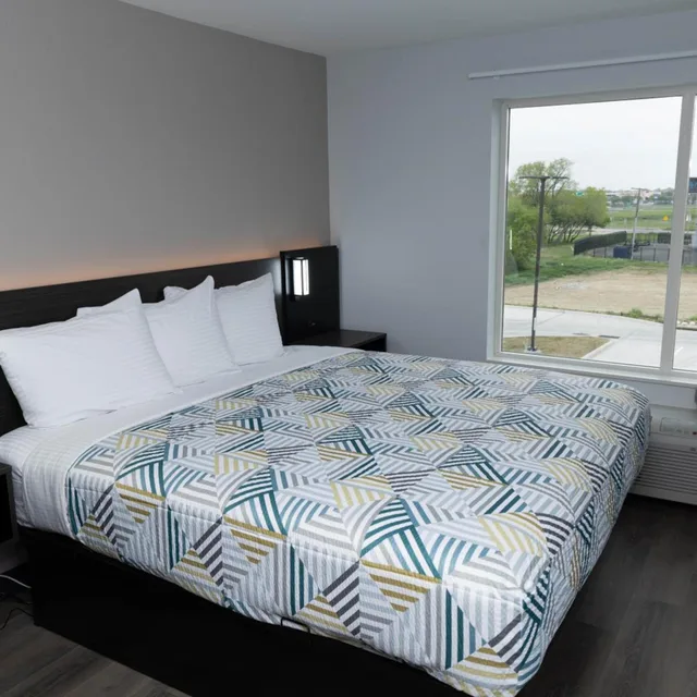 غرفة ديلوكس بسرير كينج، Studio6 Fort Worth, TX - Lake Worth 3/4