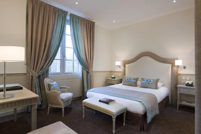 Pro work room، Chateau Jeanne & the Forest - Chateau de Montvillargenne 1/1