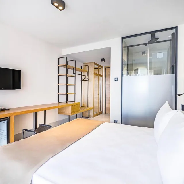 Deluxe, Double Bed, Lateral Side Sea View، Lei Hotel 5/8