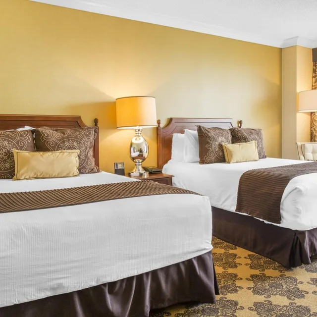 غرفة بريميير بسريرين كوين بإطلالة على المسبح، Omni Houston Hotel 3/5