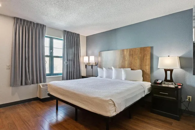 Deluxe, King Bed, Accessible, Extended Stay America San Jose - Milpitas Mccarthy Ranch 1/6