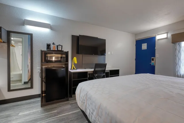 غرفة قياسية بسرير كينج، Clarion Pointe Decatur River City 1/10