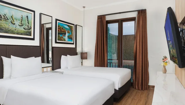 2 Bedrooms, Sunshine, Pavilion, 1 King and 1 Single Beds، Grand Sunshine Resort and Convention 4/10