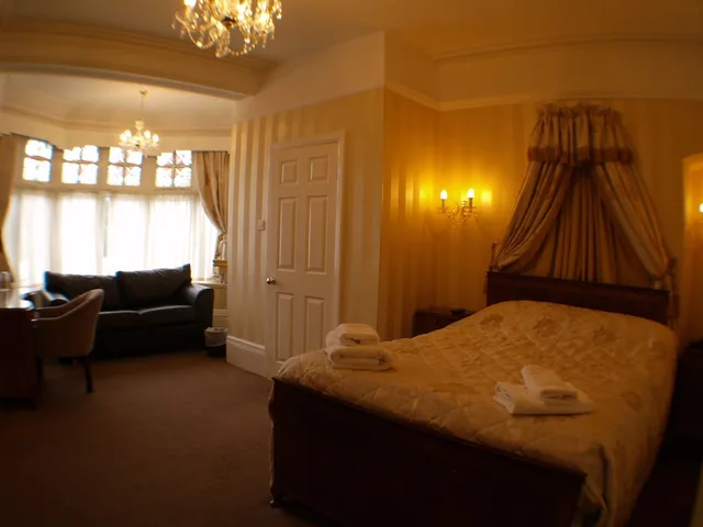غرفة عائلية ثلاثية بسرير مزدوج وسرير فردي، Normanhurst Hotel 2/3