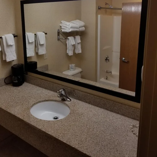 جناح بسريرين كوين، Cobblestone Suites Ripon 2/3
