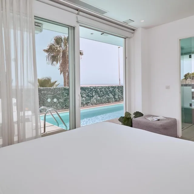 جناح بإطلالة على البحر بغرفة نوم واحدة بمسبح خاص بجاكوزي، Domes Baobab Suites 1/3