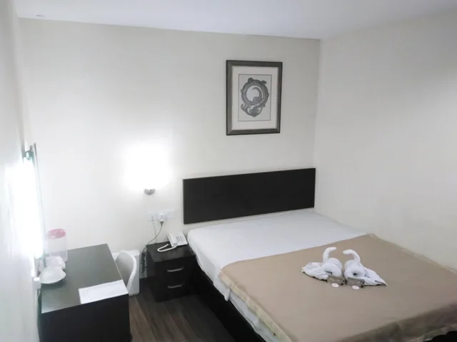 غرفة قياسية بسرير كوين، So Hotel 3/8