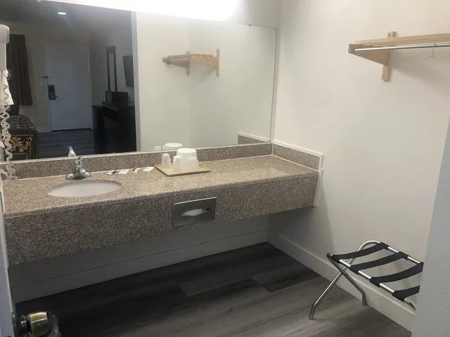 غرفة قياسية بسريرين كوين، Economy Inn 2/2