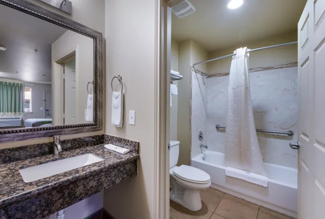 غرفة كومفورت بسرير كينج، Motel 6 Floresville Tx 3/3