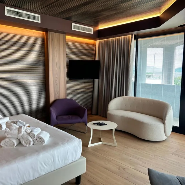 جناح جونيور بإطلالة على البحيرة بجاكوزي، Alevic Hotel Sirmione 10/10