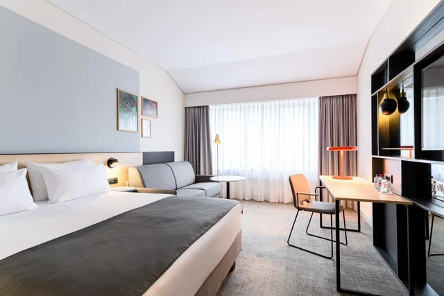 غرفة قياسية بسرير كوين مع أريكة، Holiday Inn Hasselt 1/3