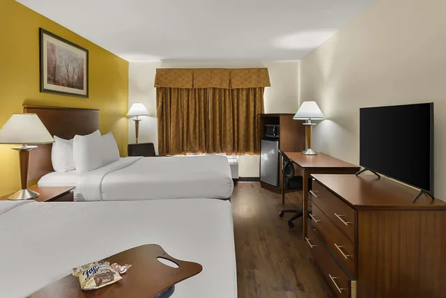 غرفة بسريرين كوين، Best Western Lakewood Inn 1/5