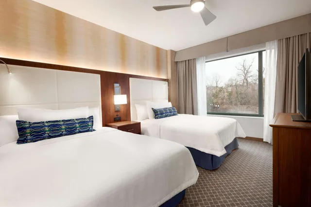 Suite, 1 King and 2 Queen Beds, Accessible, Homewood Suites By Hilton Arlington Rosslyn Key Bridge 1/2