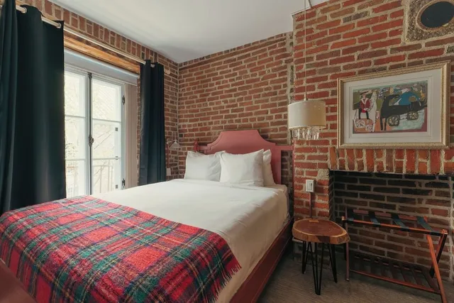 غرفة ديلوكس بسرير كوين، Auberge Place D Armes 1/10