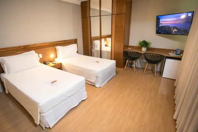 غرفة فاخرة ثلاثية بسرير كينج وسرير فردي، Regency Park Hotel 1/3