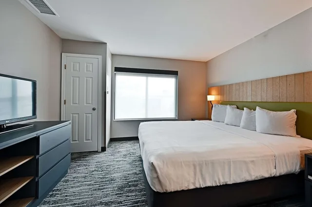 جناح بسرير كينج بغرفة نوم واحدة، Country Inn Suites By Radisson Bloomington Normal Airport Il 4/4